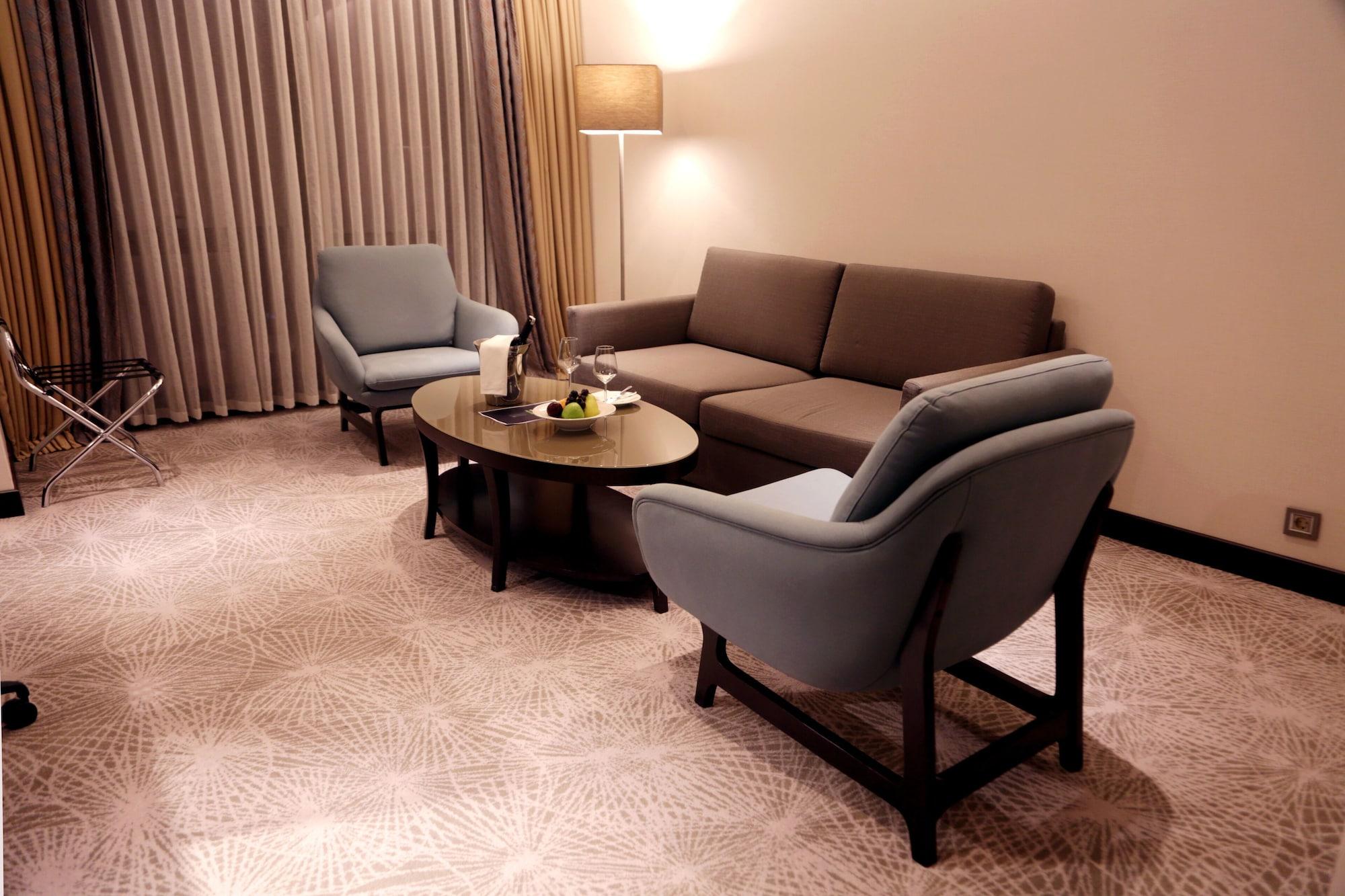 Doubletree By Hilton Istanbul Umraniye Hotel Exterior photo A living room in a hotel suite