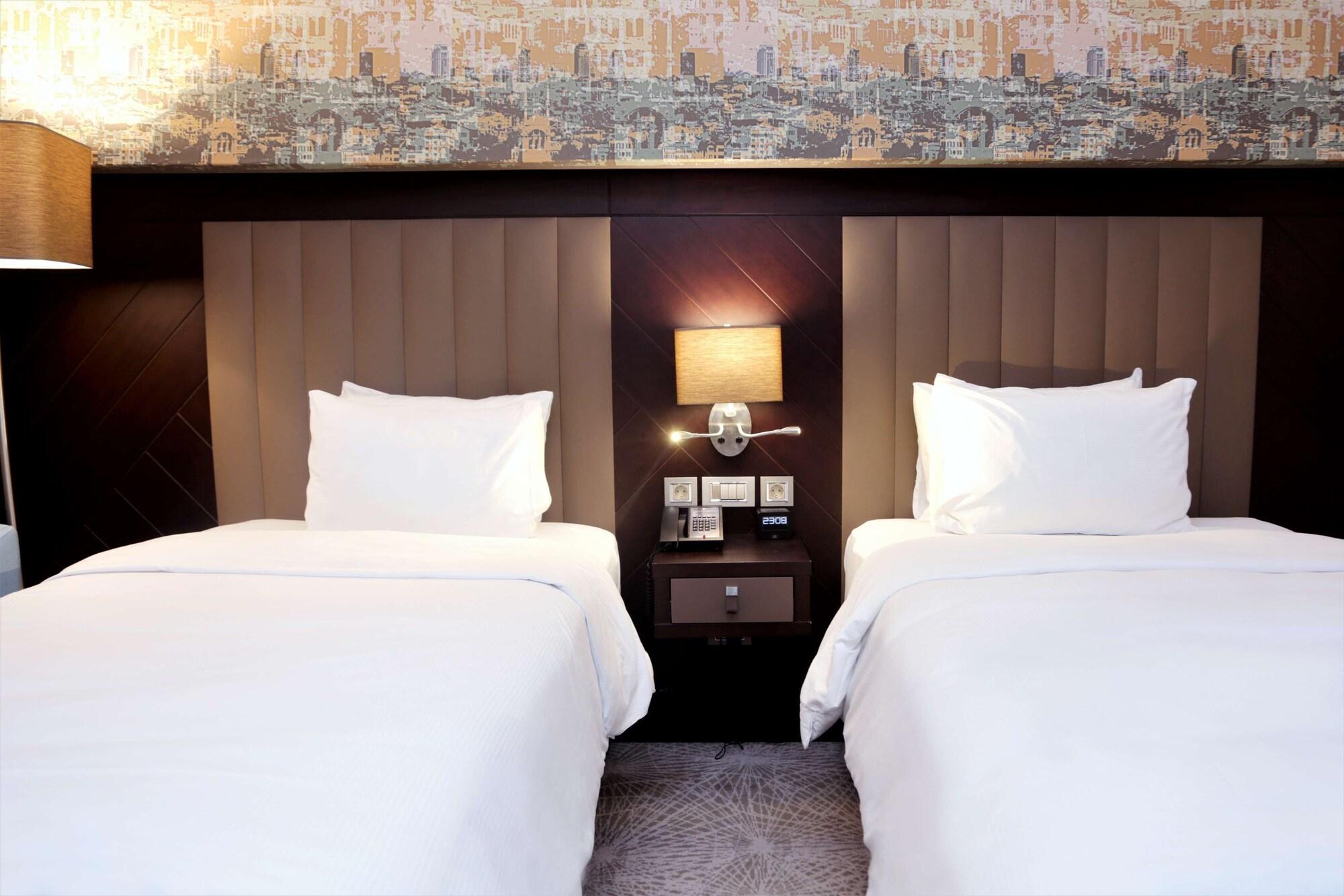 Doubletree By Hilton Istanbul Umraniye Hotel Exterior photo Deluxe room
