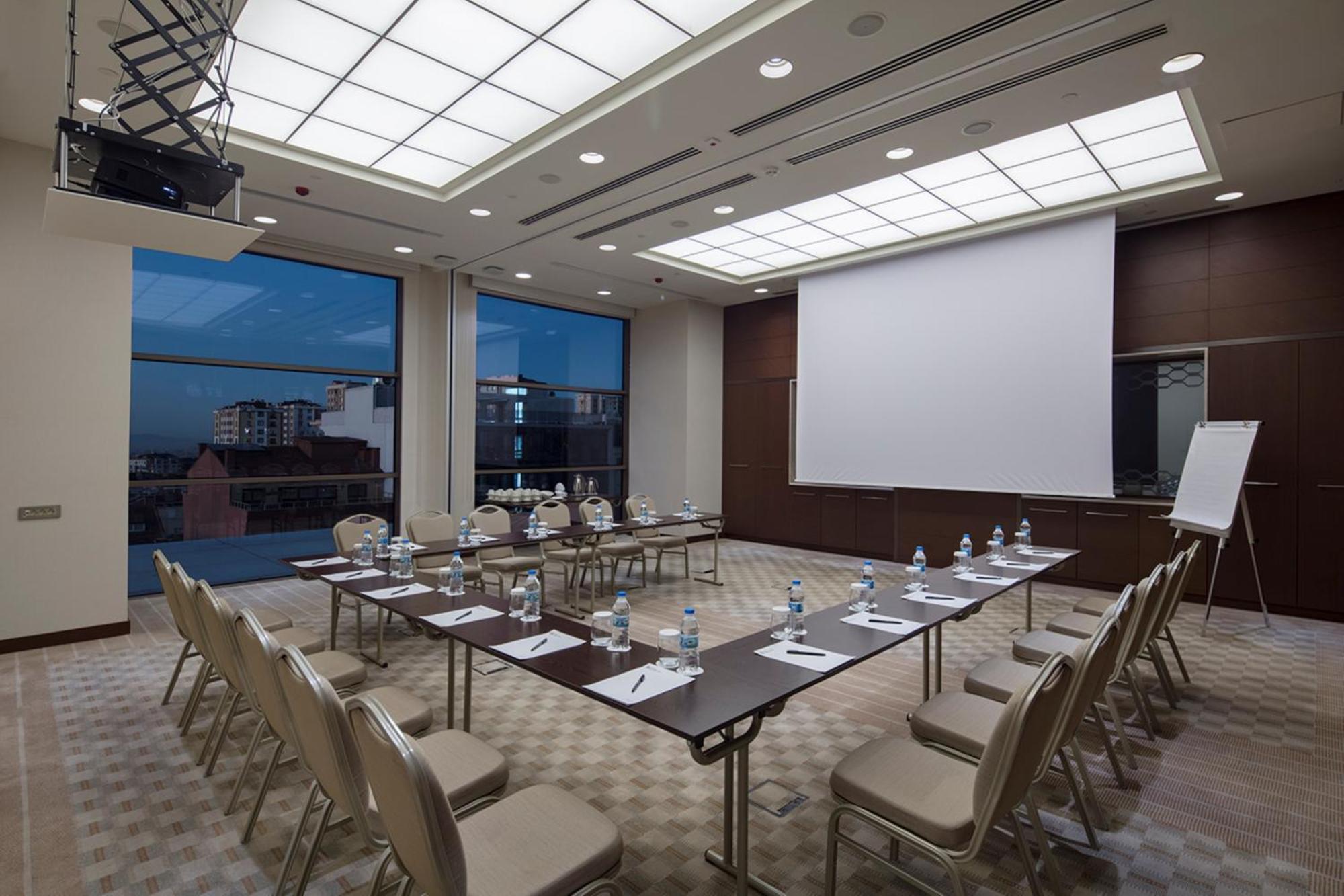 Doubletree By Hilton Istanbul Umraniye Hotel Exterior photo Meeting room
