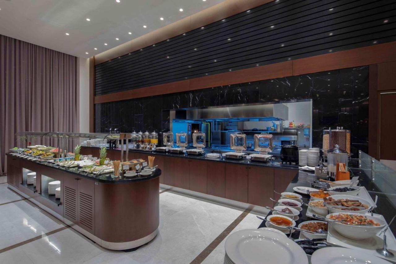 Doubletree By Hilton Istanbul Umraniye Hotel Exterior photo The buffet at the lounge
