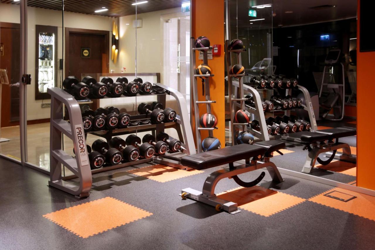 Doubletree By Hilton Istanbul Umraniye Hotel Exterior photo A gym in a hotel