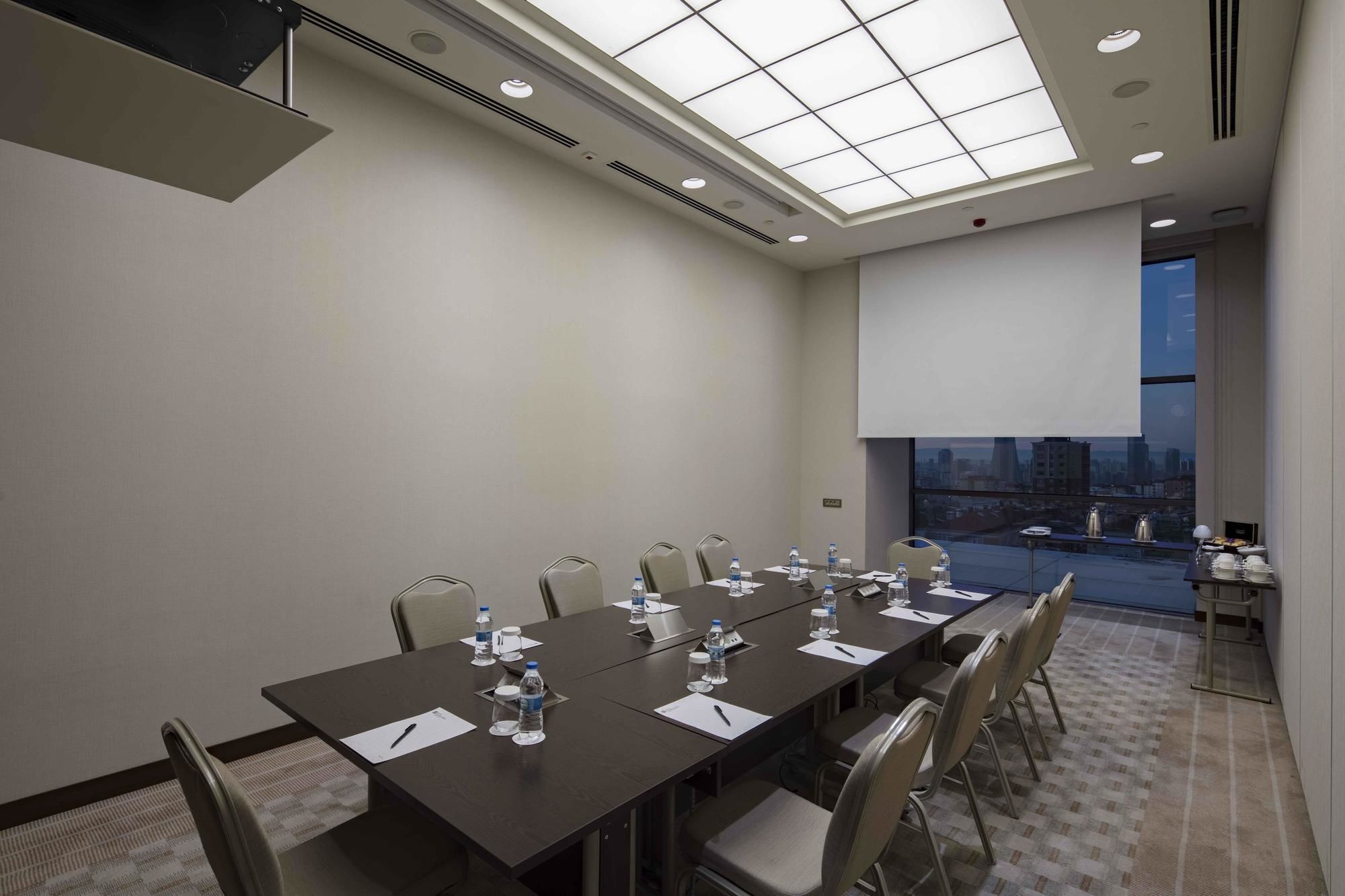 Doubletree By Hilton Istanbul Umraniye Hotel Exterior photo Meeting room