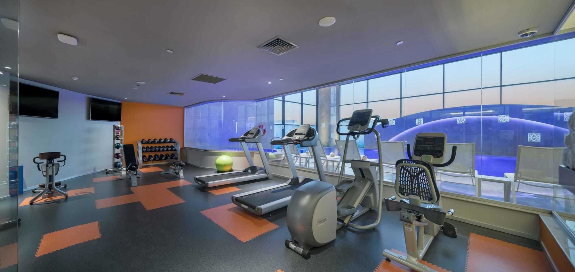 Doubletree By Hilton Istanbul Umraniye Hotel Exterior photo A gym at a hotel