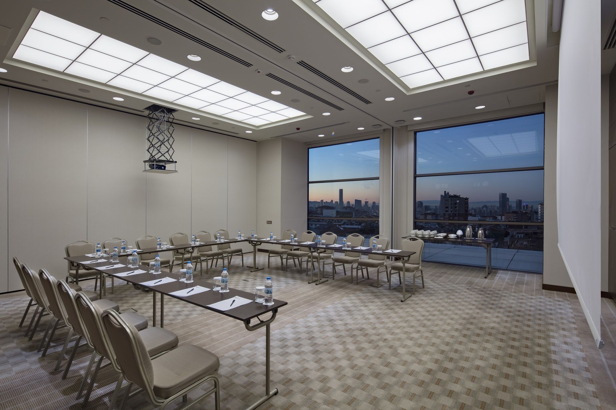 Doubletree By Hilton Istanbul Umraniye Hotel Exterior photo Meeting room